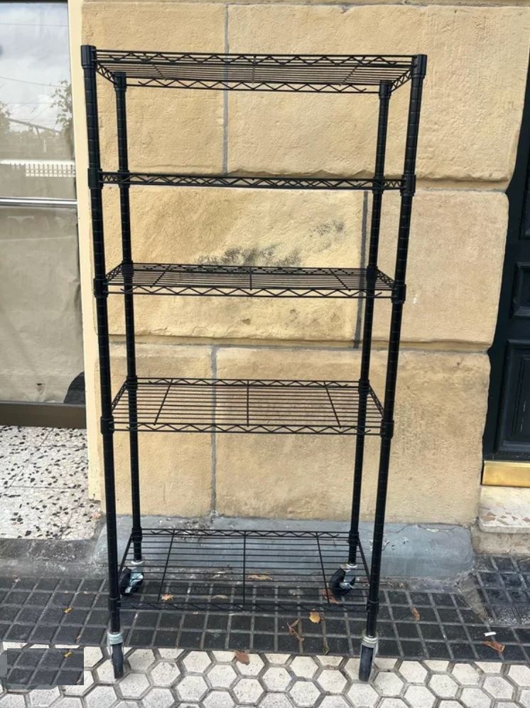 Estanterías metálicas negras con ruedas (2 unidades)