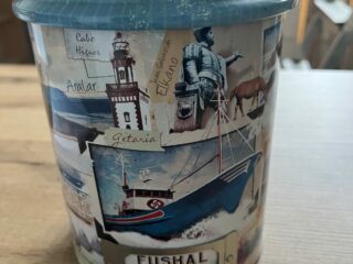 Bote metálico decorado «Euskal Herria»