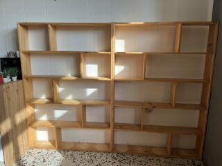 Estanterías de madera con huecos asimétricos (2 unidades)