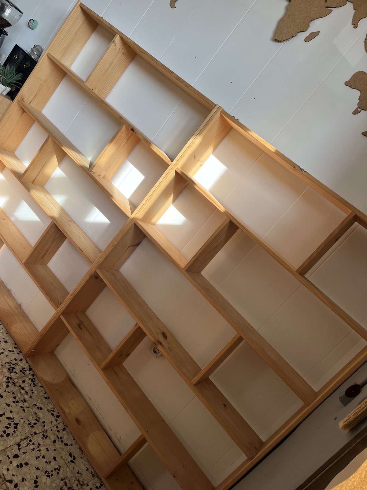 Estanterías de madera con huecos asimétricos (2 unidades)