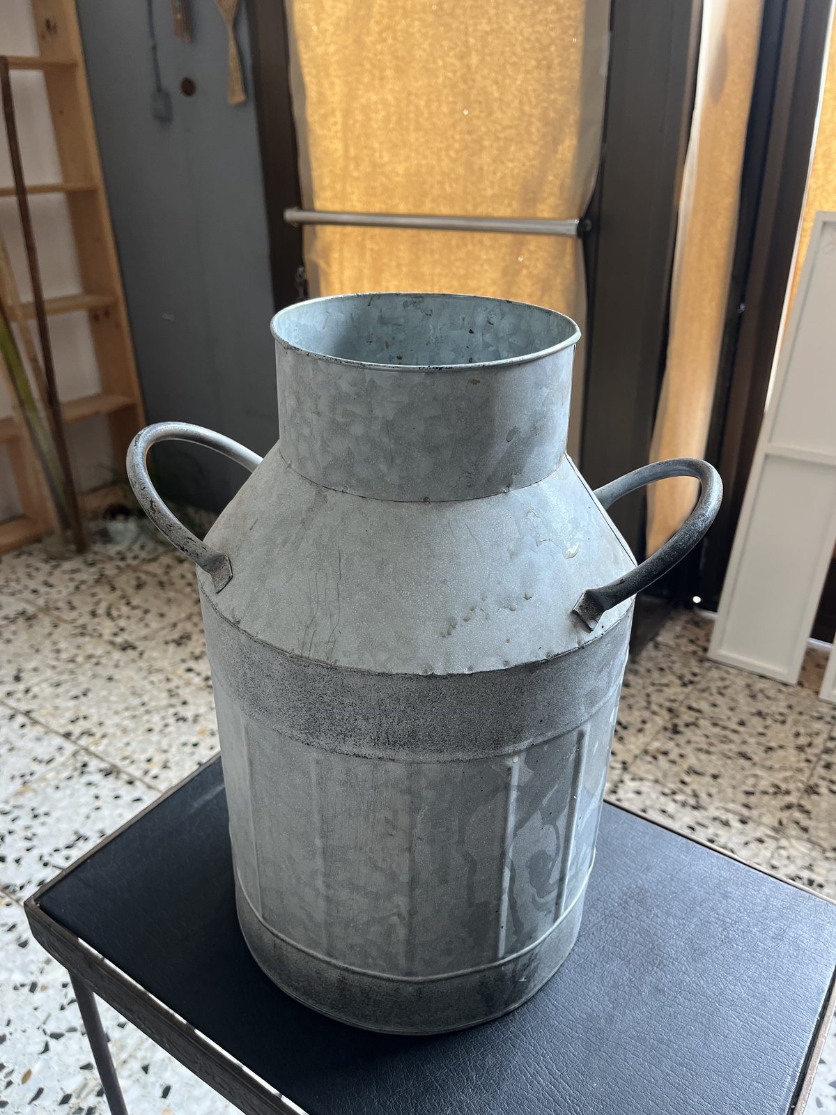 Lechera metálica tipo marmita