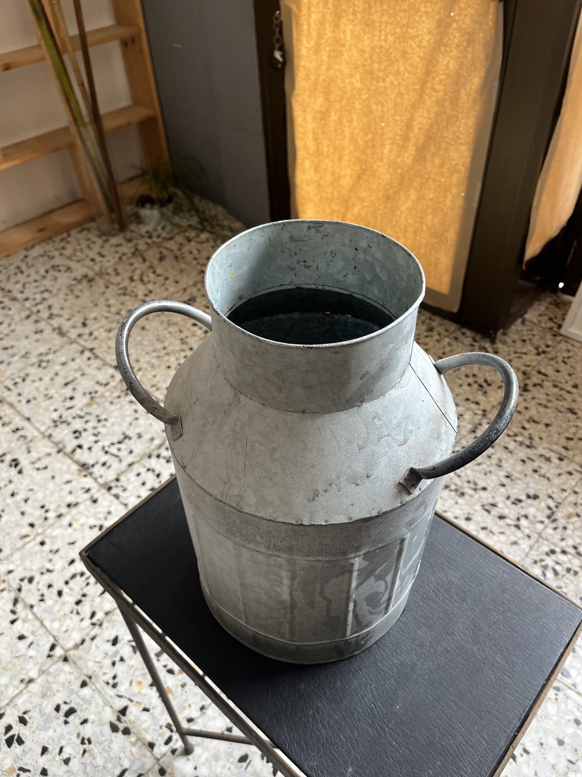 Lechera metálica tipo marmita