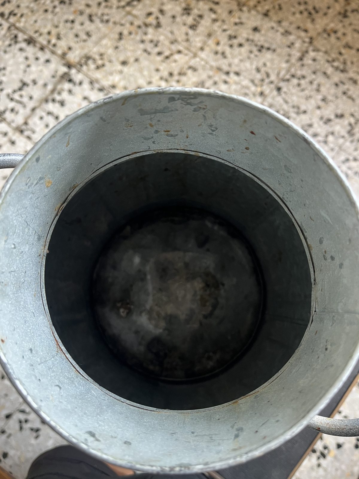 Lechera metálica tipo marmita