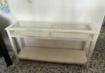 Mesa consola blanca con tapa de cristal