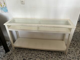 Mesa consola blanca con tapa de cristal