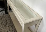Mesa consola blanca con tapa de cristal
