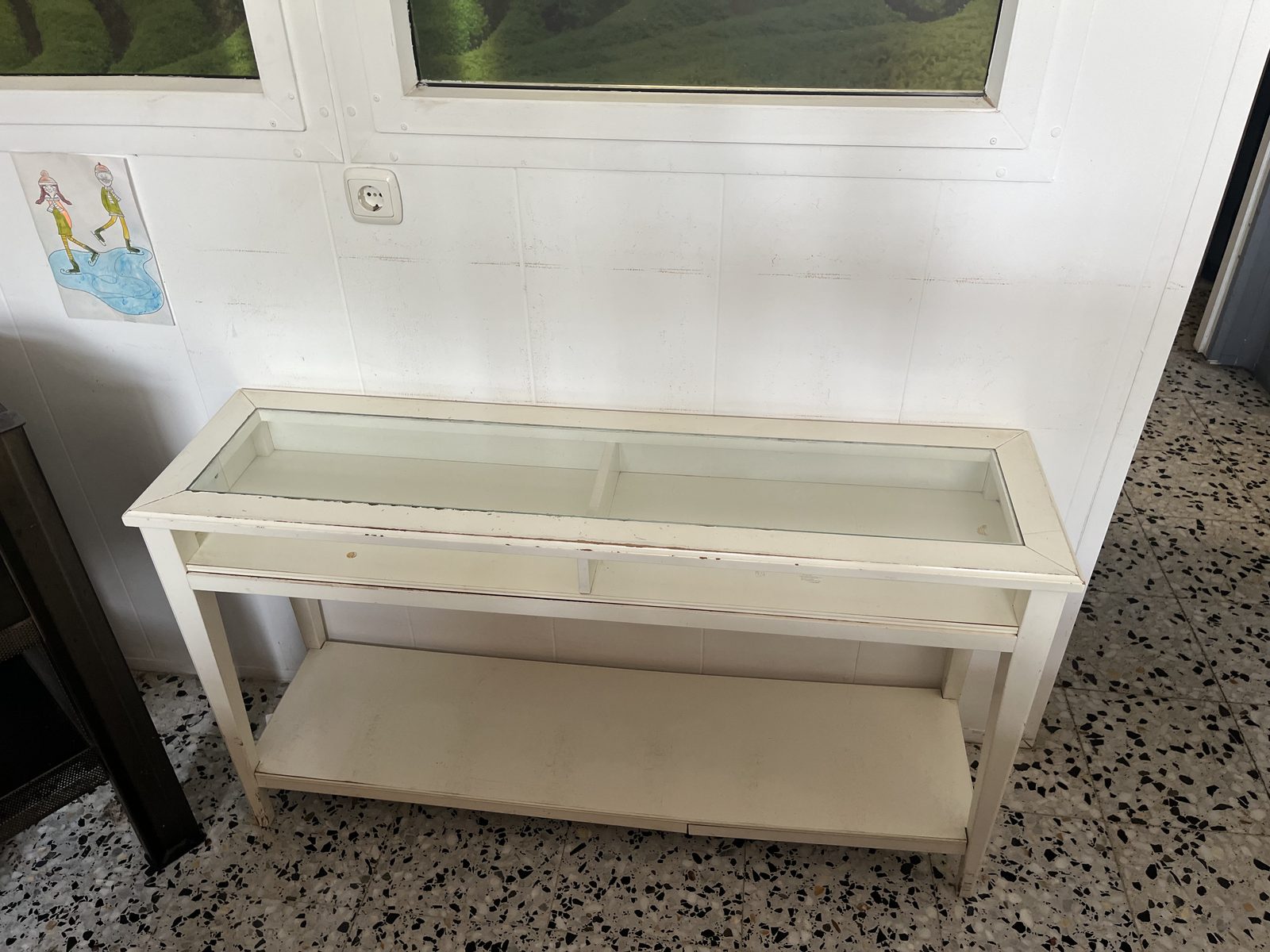 Mesa consola blanca con tapa de cristal