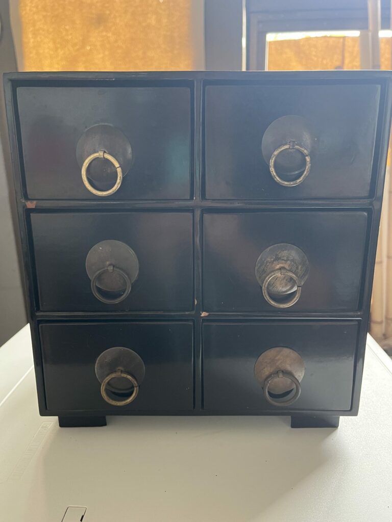 Mueble de 6 cajones cuadrados