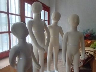 Maniquíes infantiles articulados — Zirkular Dendak